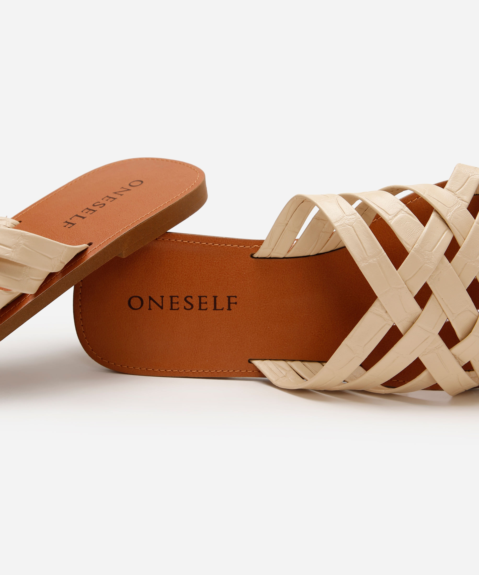 rasteirinha tiras cruzadas croco oneself bege