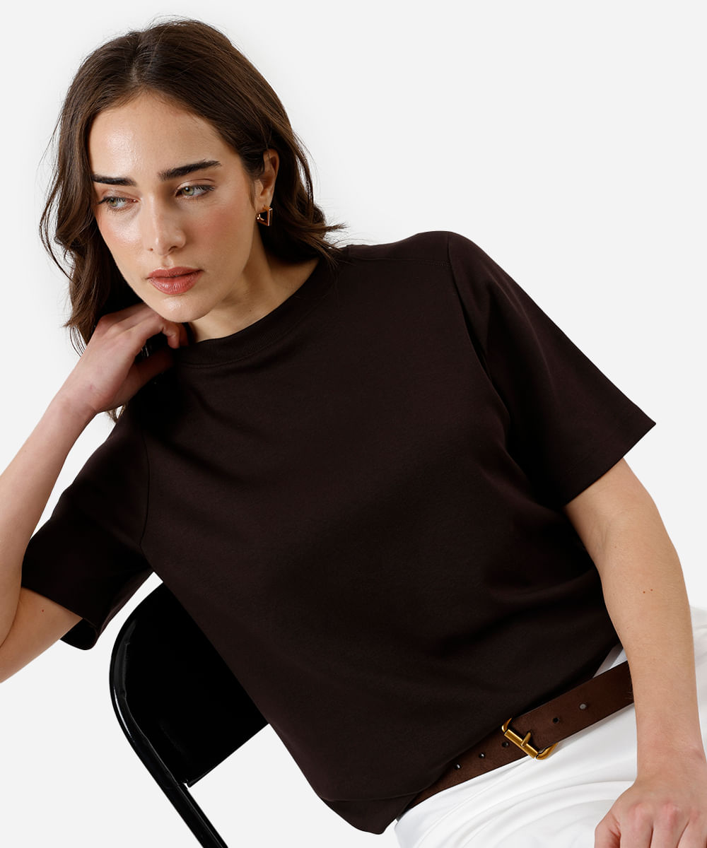 camiseta feminina de algodão peruano oversized com recorte marrom