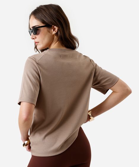 camiseta feminina de algodão peruano oversized com recorte bege