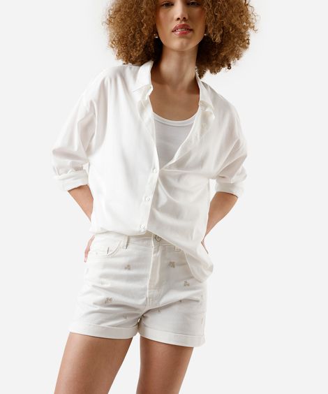short feminino de sarja bordado floral off white