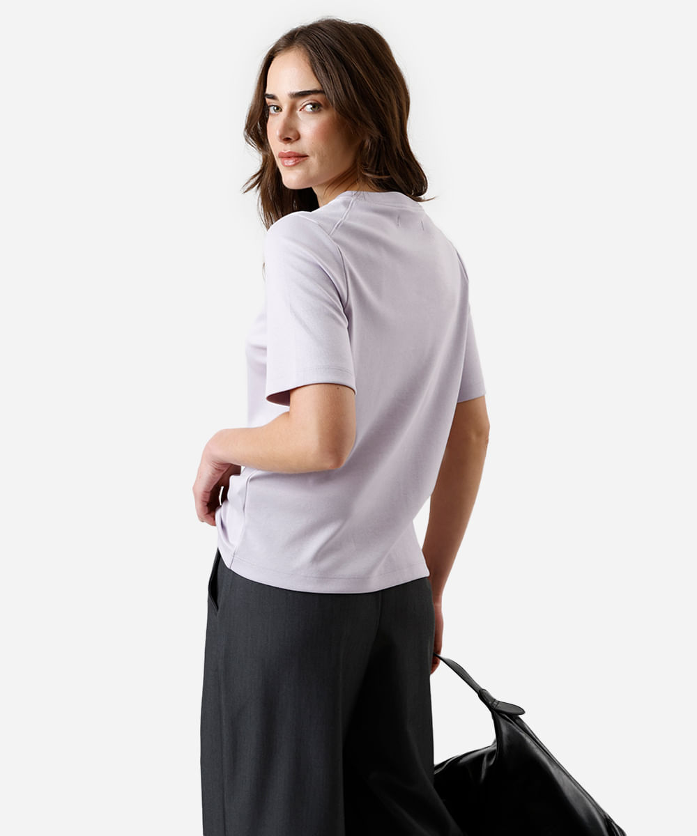 camiseta feminina de algodão peruano oversized com recorte lilás