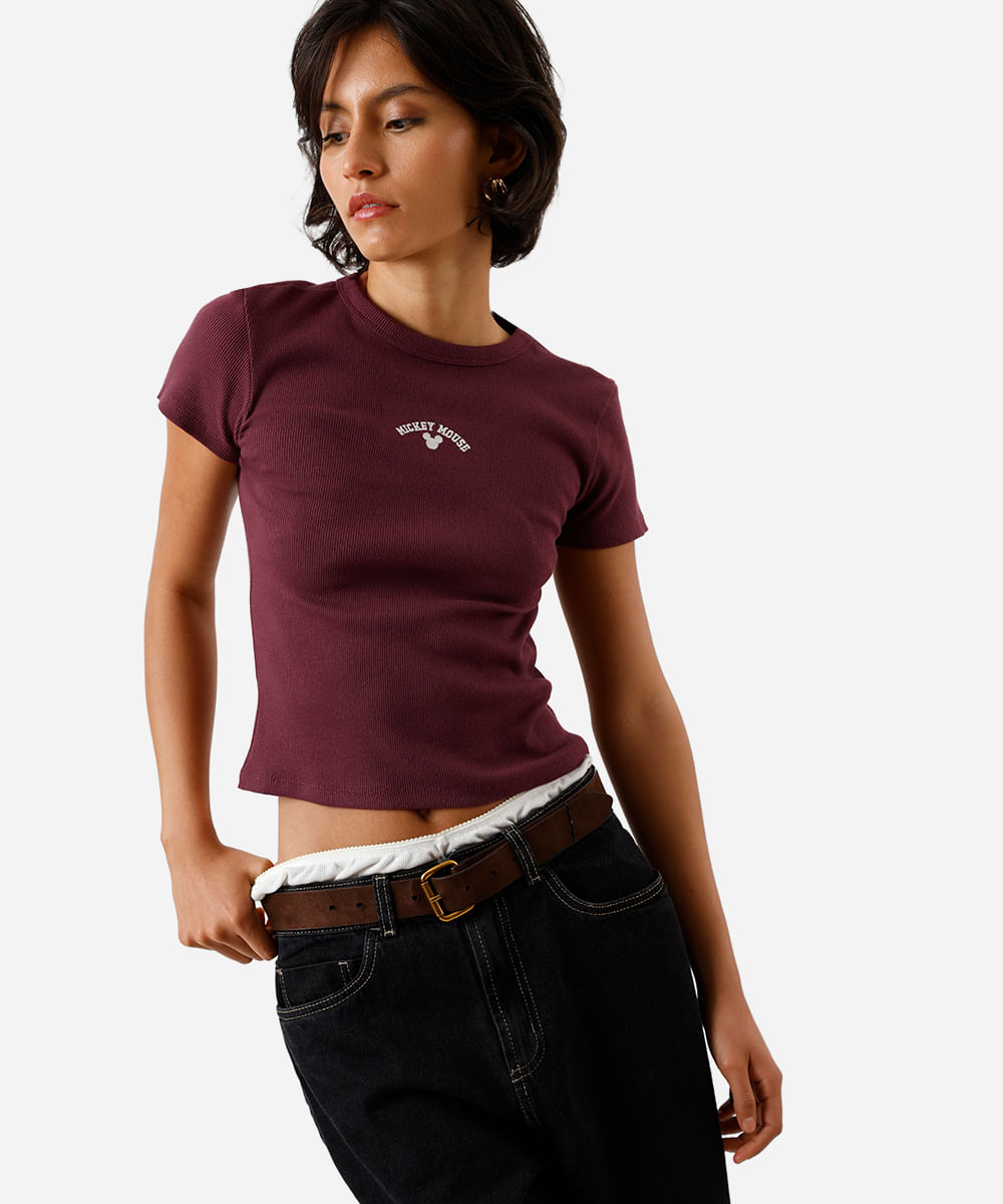 blusa baby look feminina de algodão com bordado mickey vinho