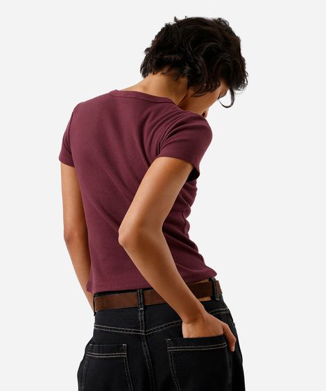 blusa baby look feminina de algodão com bordado mickey vinho