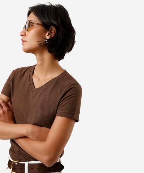 camiseta feminina flamê de algodão básica manga curta decote v marrom