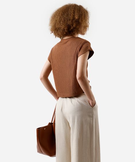 blusa muscle tee feminina texturizada marrom