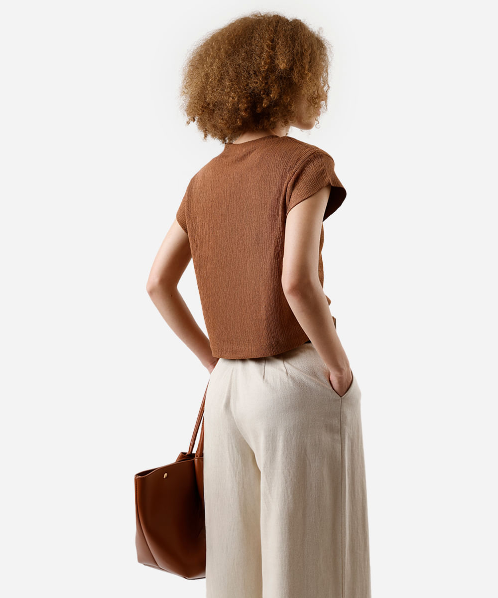 blusa muscle tee feminina texturizada marrom
