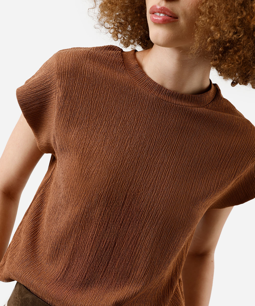 blusa muscle tee feminina texturizada marrom