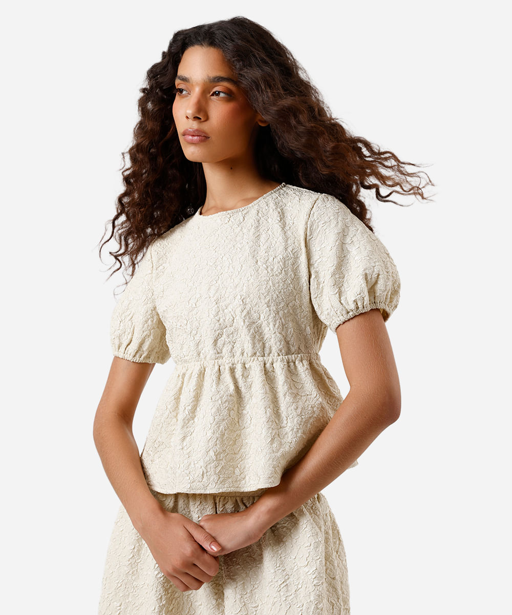 blusa peplum feminina manga bufante texturizada bege