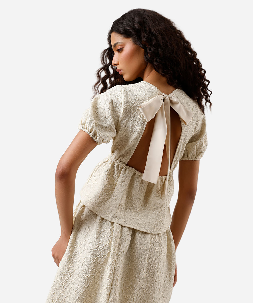 blusa peplum feminina manga bufante texturizada bege