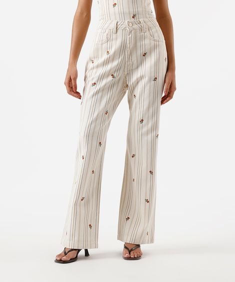 calça wide leg slim feminina de sarja com bordado floral listrada off white