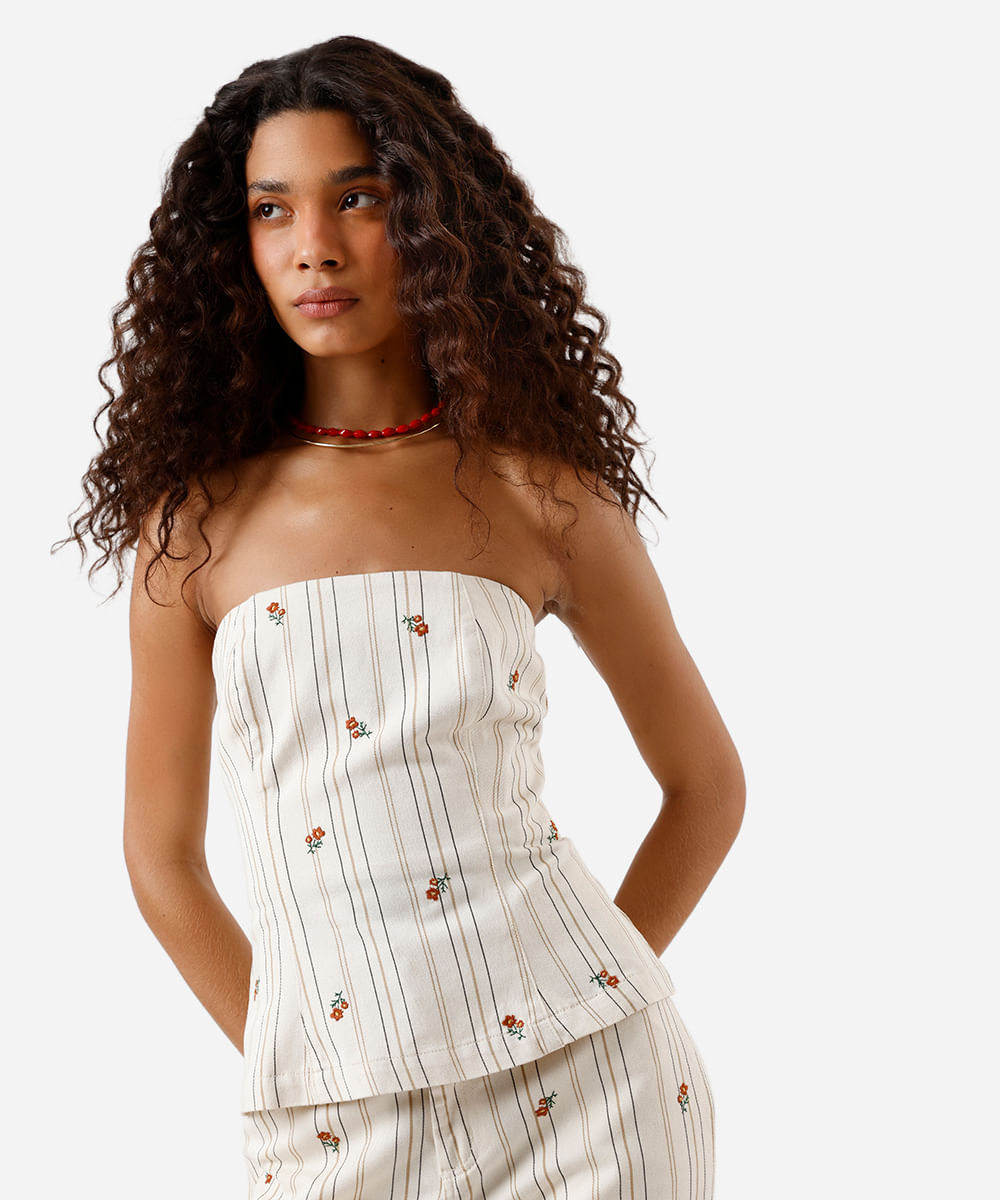 blusa feminina de sarja sem alça com bordado floral listrada off white