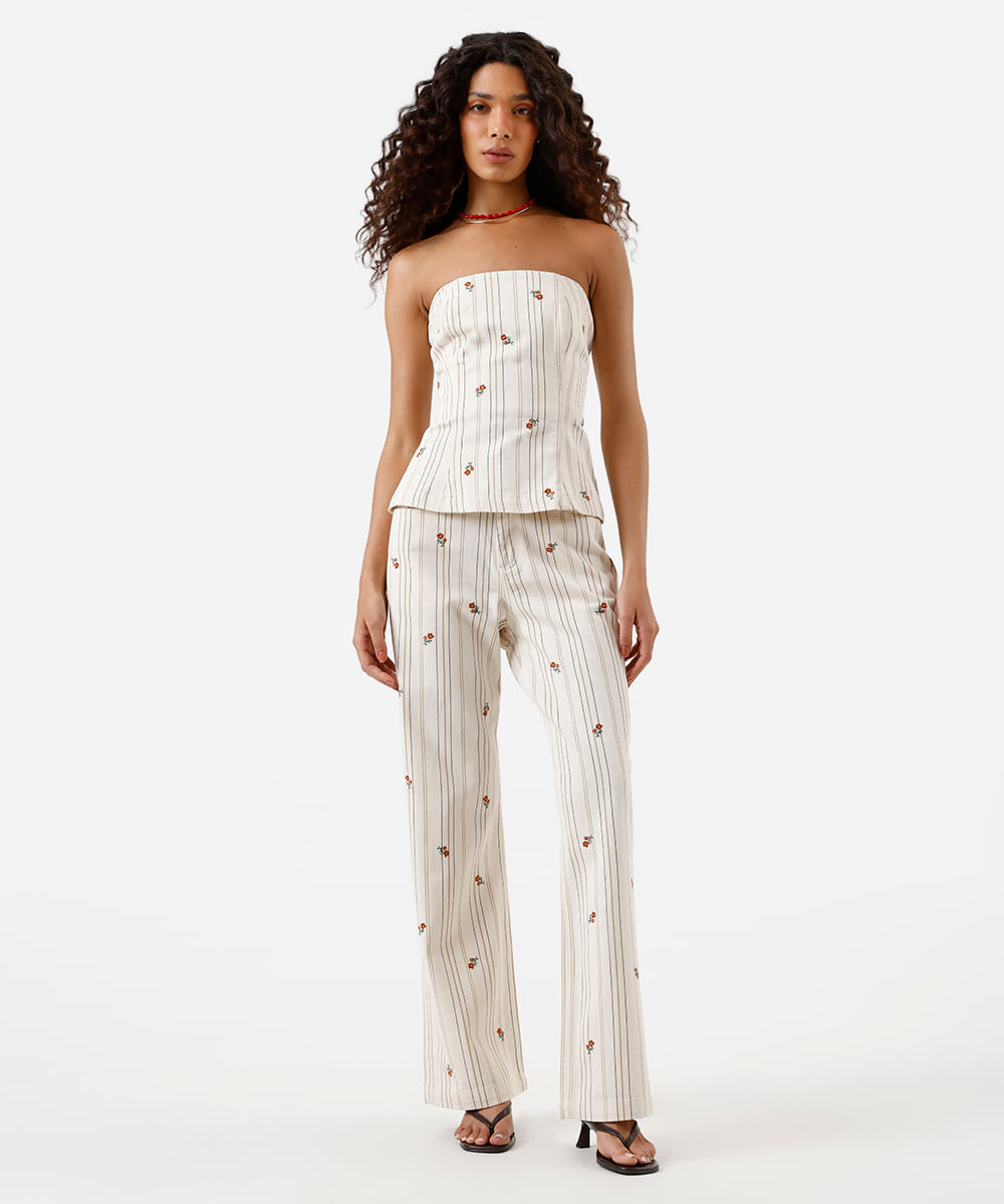 blusa feminina de sarja sem alça com bordado floral listrada off white