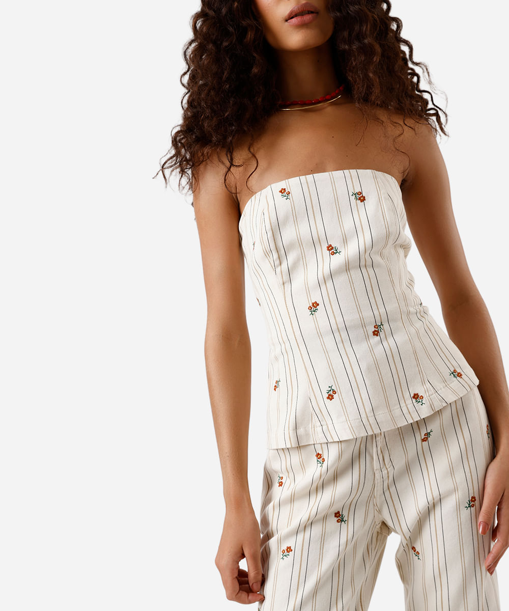 blusa feminina de sarja sem alça com bordado floral listrada off white