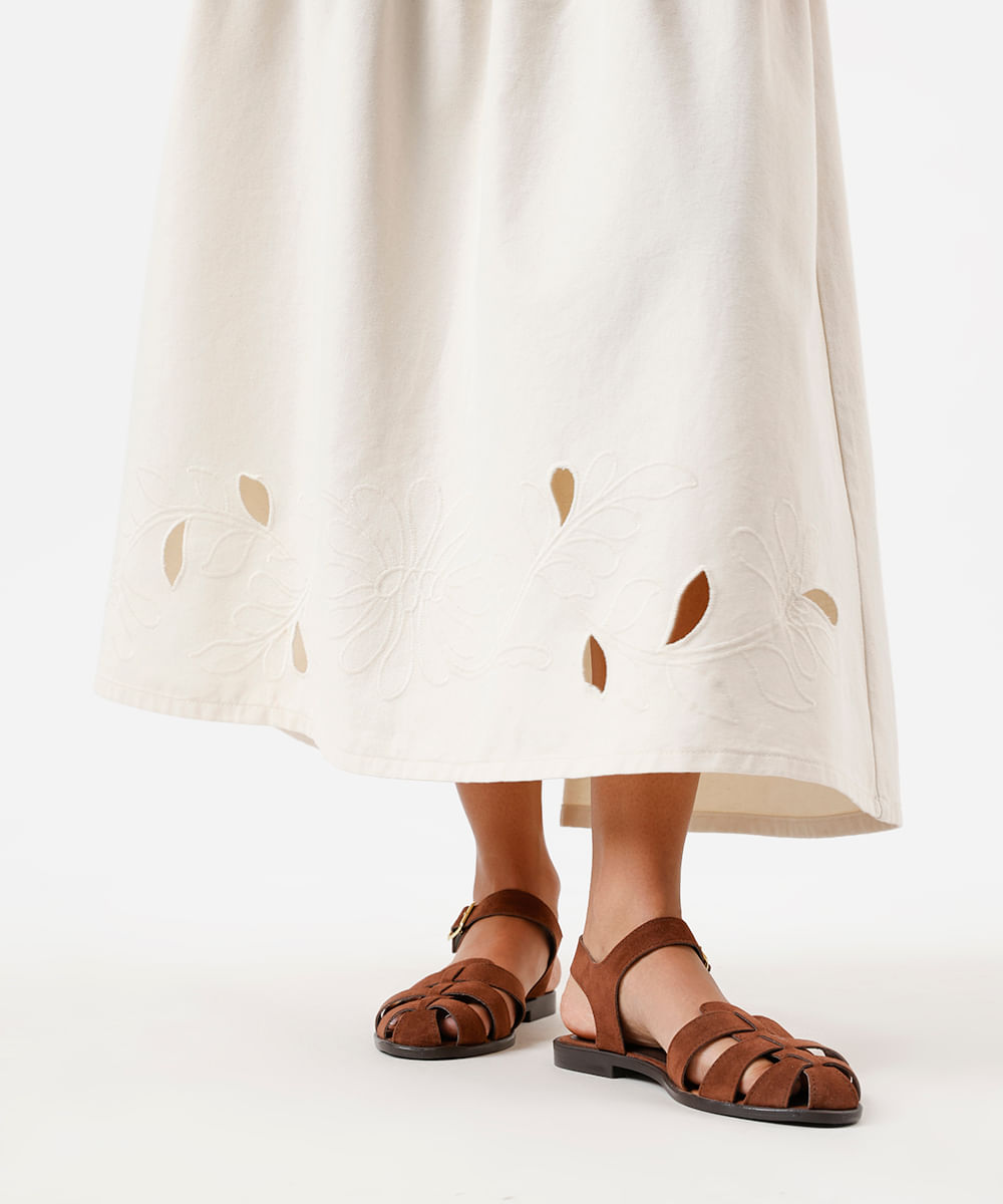 saia midi feminina de sarja com recorte e bordado floral off white