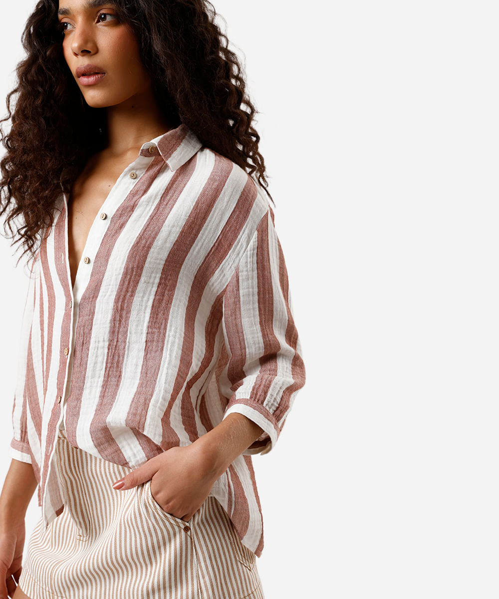 camisa feminina de algodão listrada texturizada marrom