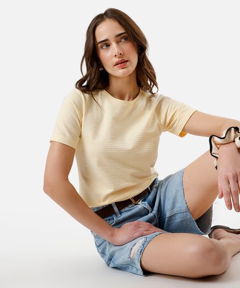 blusa feminina baby look texturizada manga curta amarela