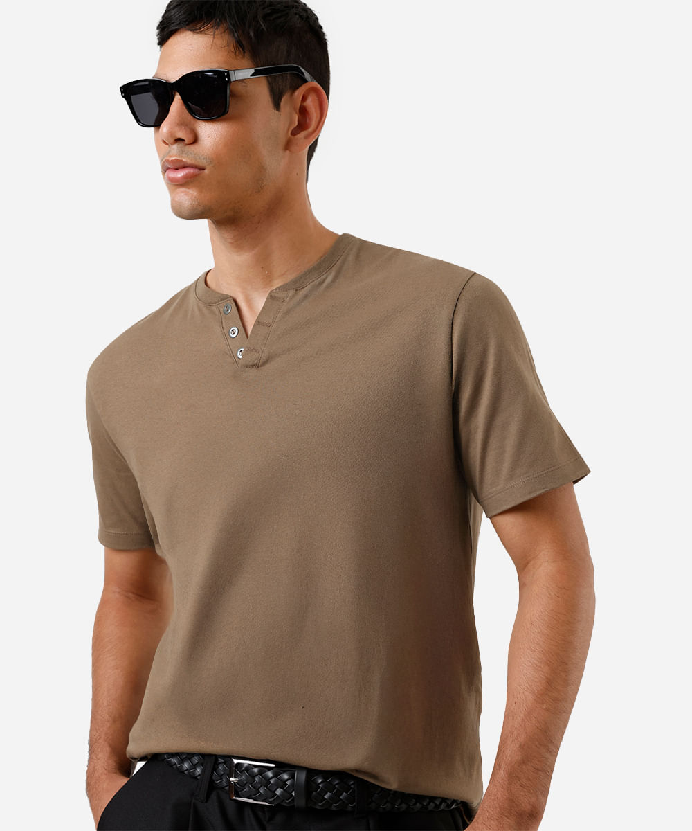 camiseta básica manga curta gola portuguesa - tabaco