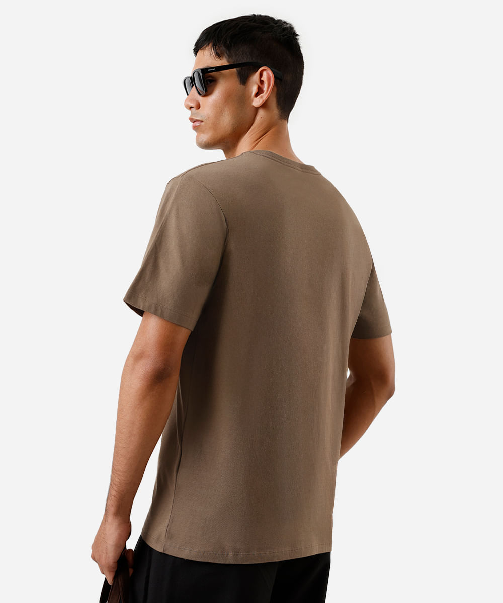 camiseta básica manga curta gola portuguesa - tabaco