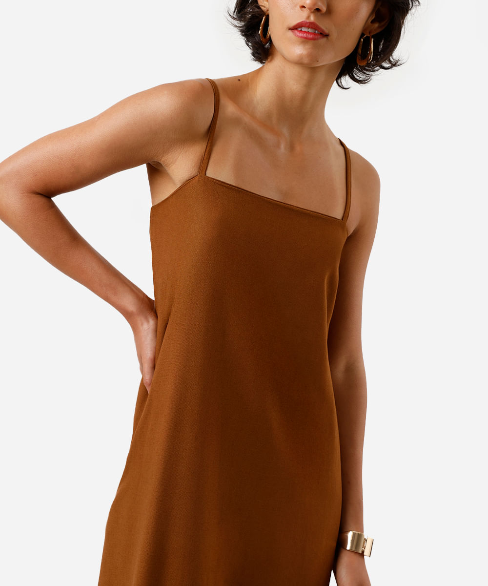 vestido midi feminino alça fina com linho e recorte marrom