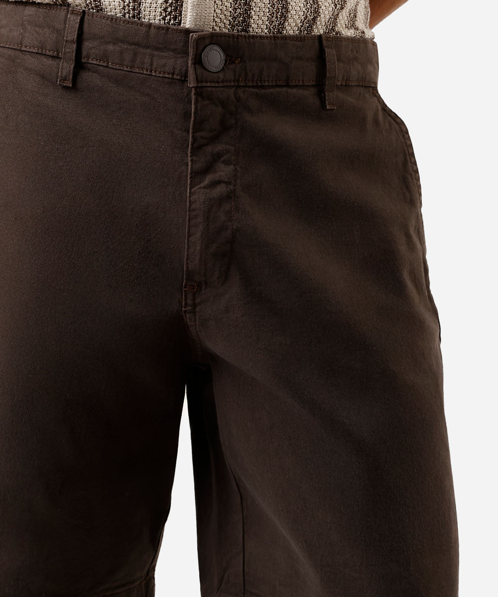 bermuda reta masculina de sarja com bolsos chino marrom