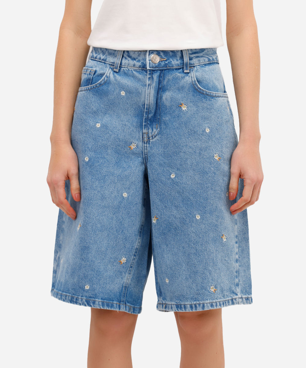 bermuda jorts feminina jeans com bordado floral azul