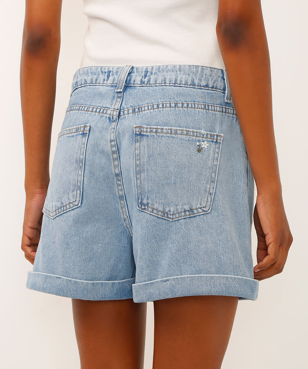 short mom jeans cintura super alta floral azul
