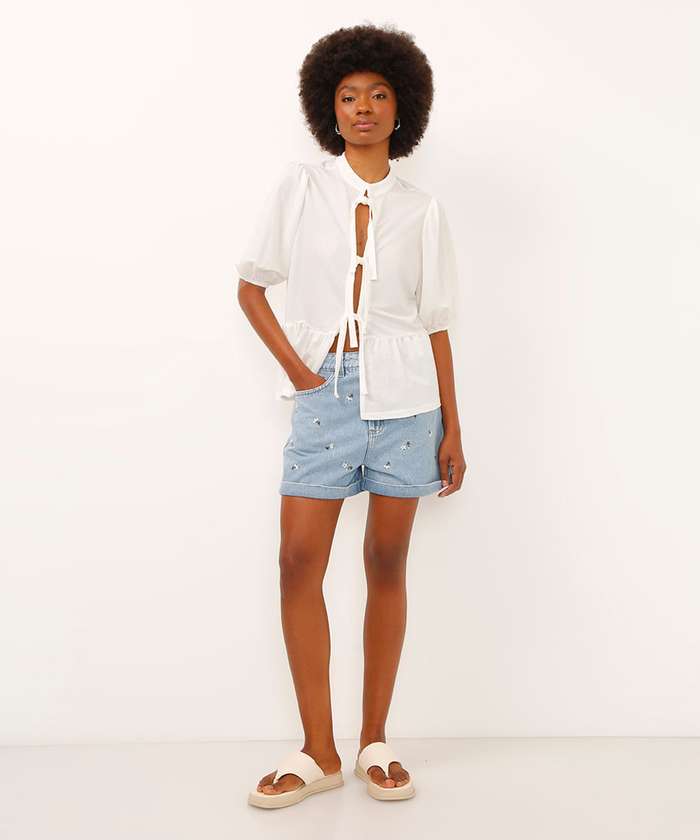 short mom jeans cintura super alta floral azul