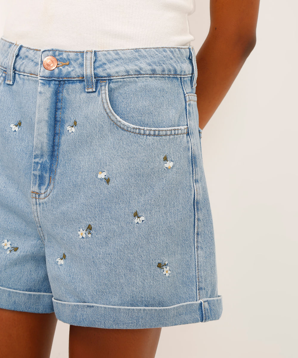 short mom jeans cintura super alta floral azul