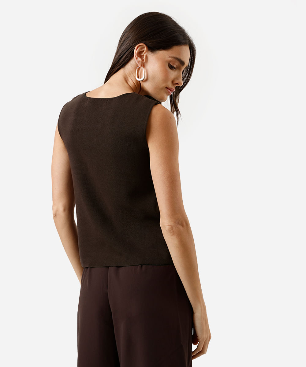 colete feminino de tricot com recorte marrom