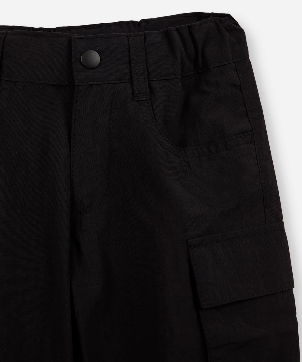 calça reta infantil de poliamida com bolsos cargo preta