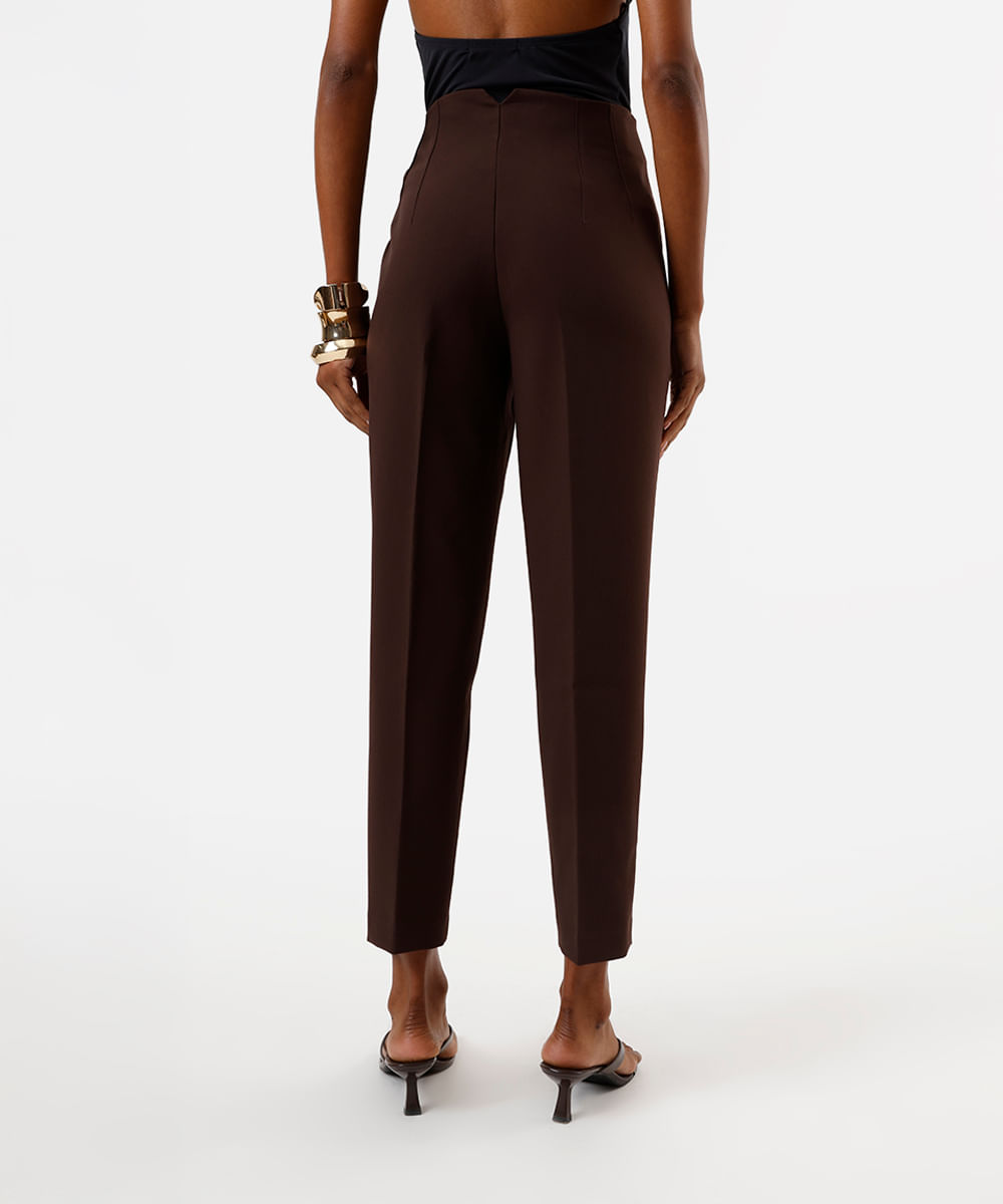 calça alfaiataria cintura alta com pences - marrom escuro