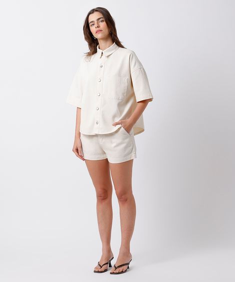 short reto feminino de sarja com pregas mindset off white
