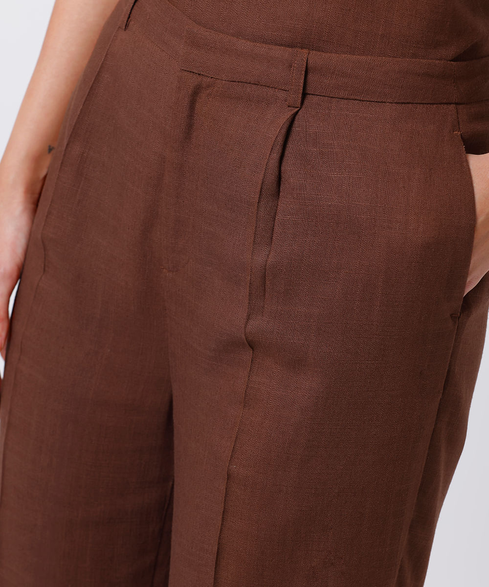calça reta feminina de alfaiataria com linho pregas mindset marrom