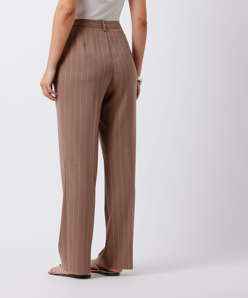 calça reta feminina de alfaiataria com pregas listrada mindset bege