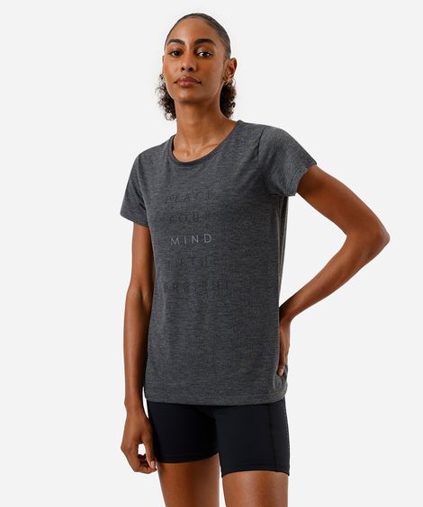 blusa esportiva alongada manga curta cinza