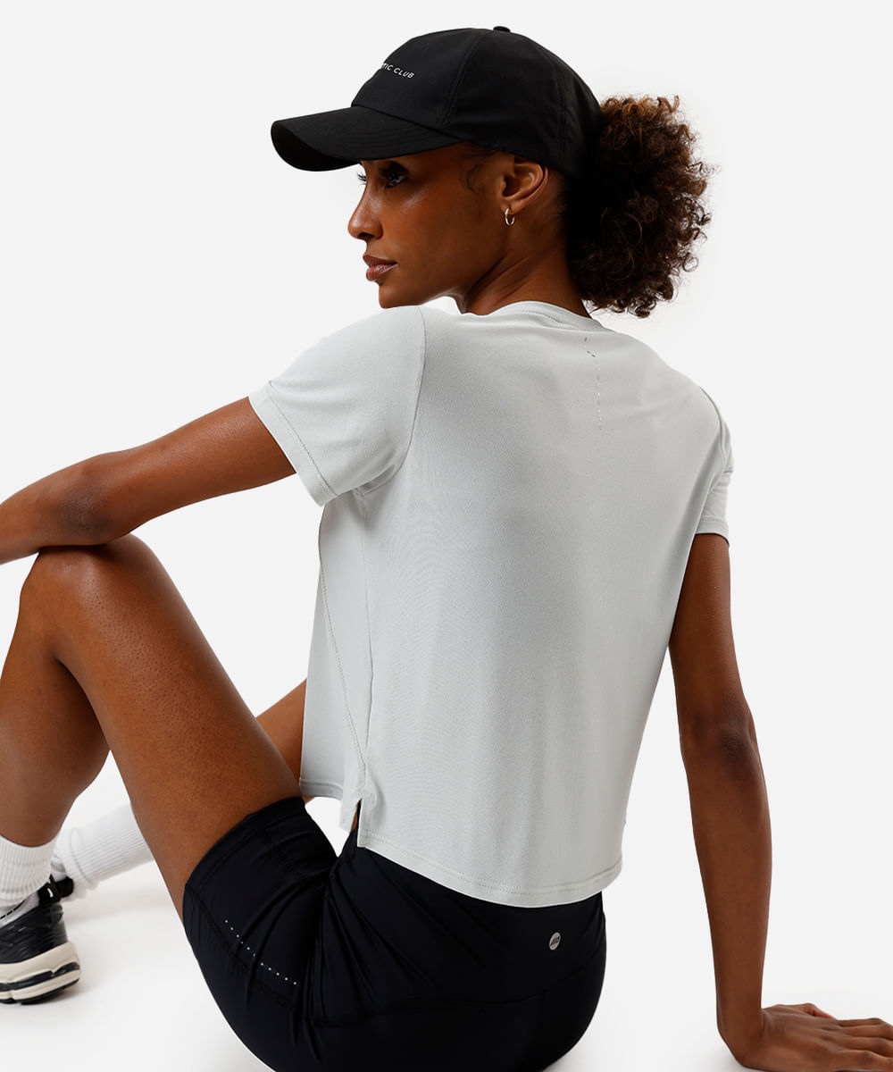 camiseta cropped feminina esportiva com recorte cinza