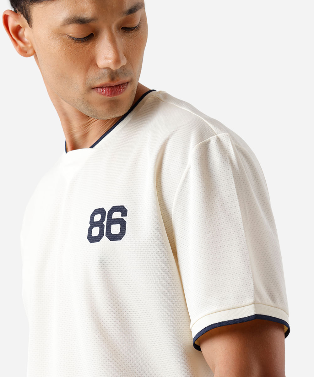 camiseta esportiva masculina gola v texturizada - off white