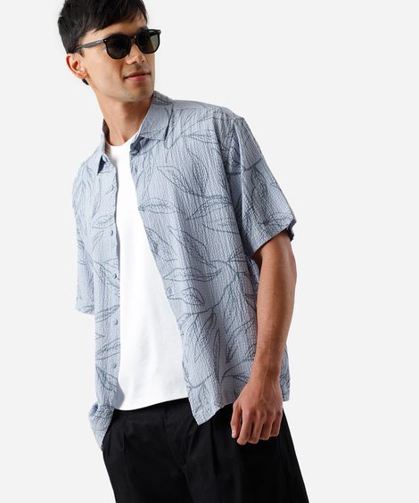 camisa masculina manga curta folhagens texturizada azul