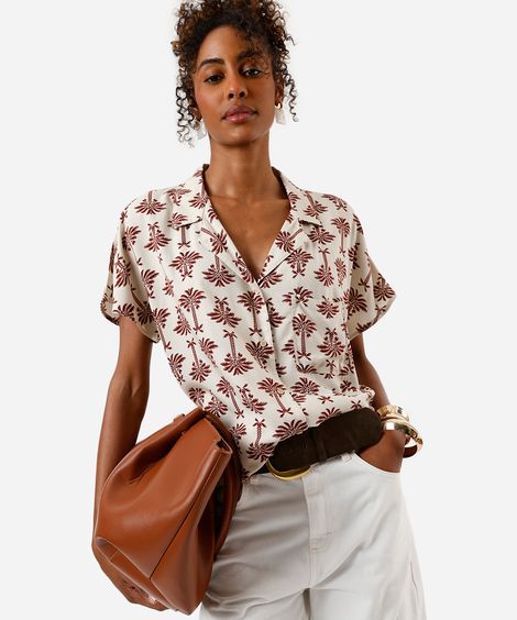 camisa feminina de viscose com bolso folhagens bege