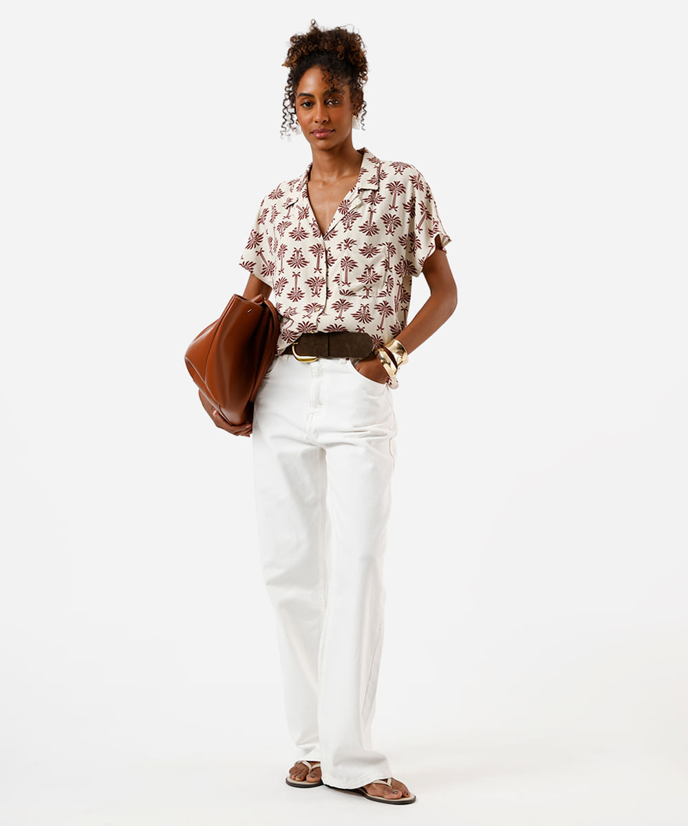 camisa feminina de viscose com bolso folhagens bege
