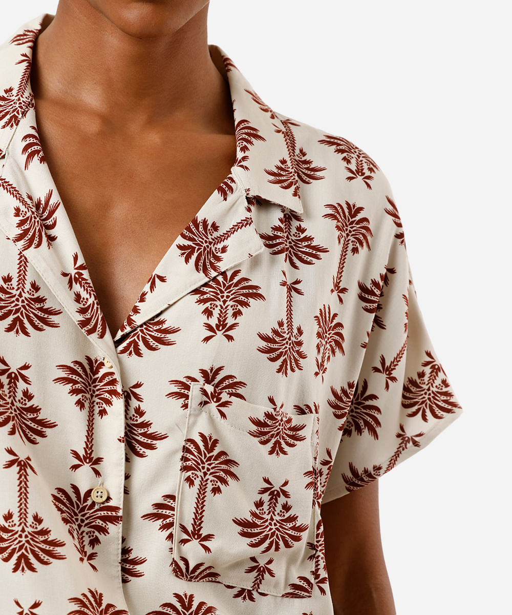 camisa feminina de viscose com bolso folhagens bege