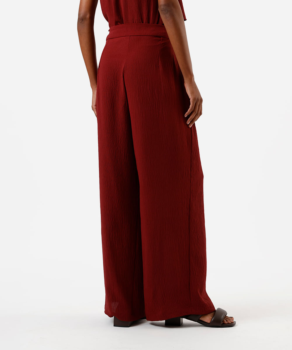 calça reta feminina texturizada vinho