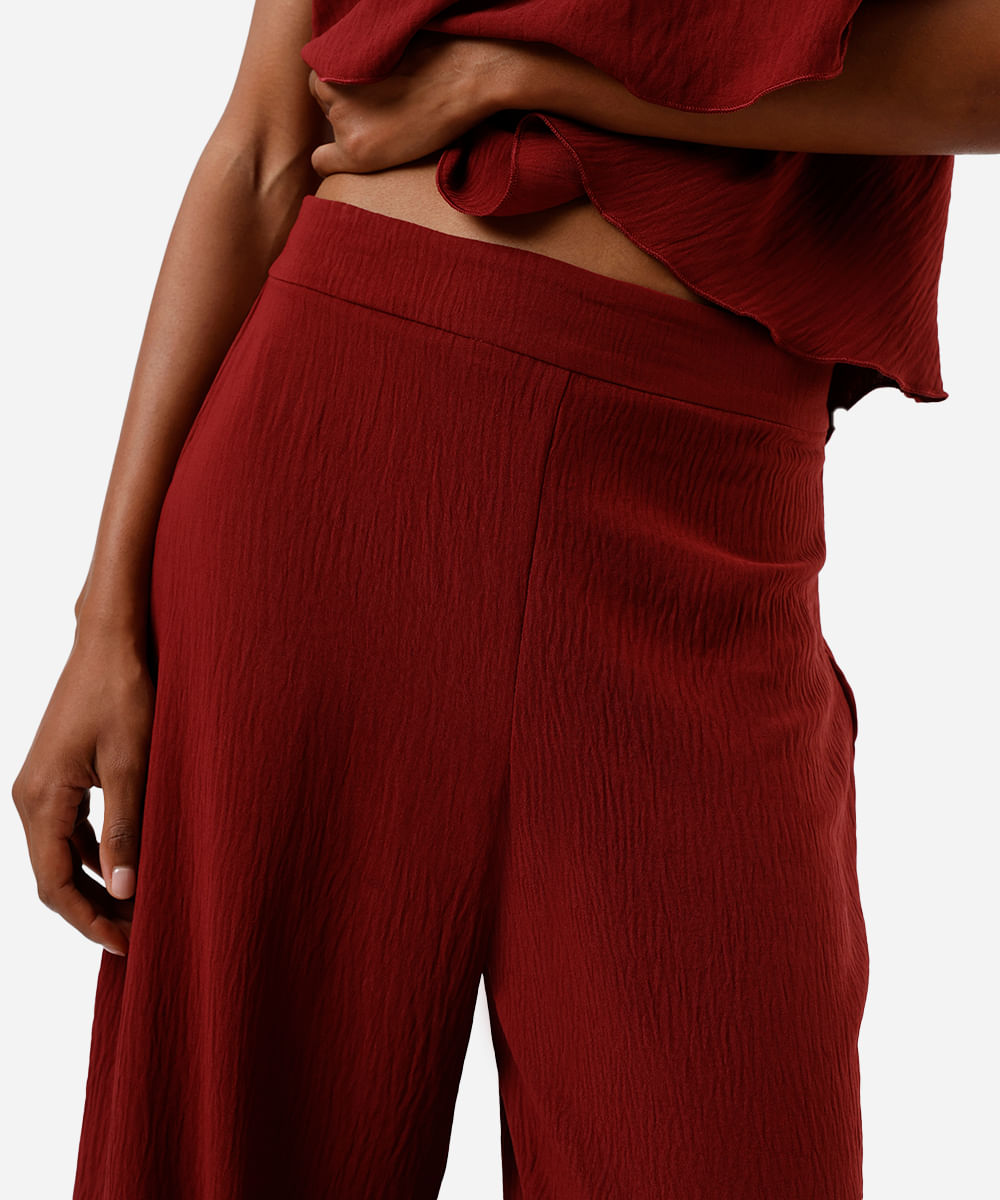 calça reta feminina texturizada vinho