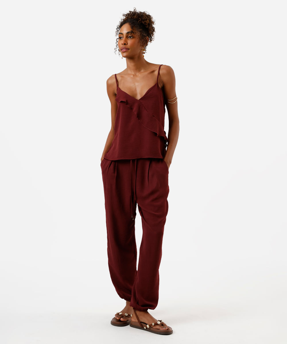 blusa feminina alça fina texturizada com babado vinho
