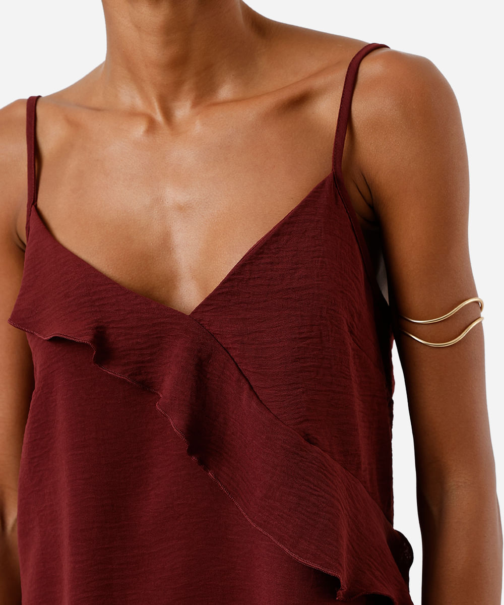 blusa feminina alça fina texturizada com babado vinho