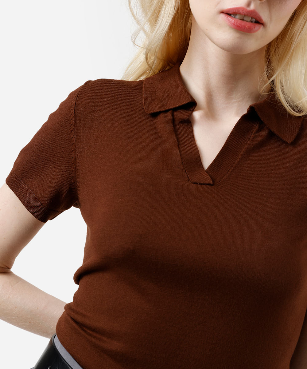 polo básica feminina de tricot manga curta marrom