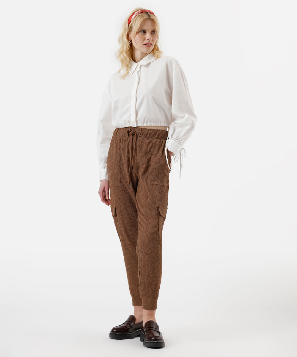 calça jogger feminina bolsos cargo texturizada marrom