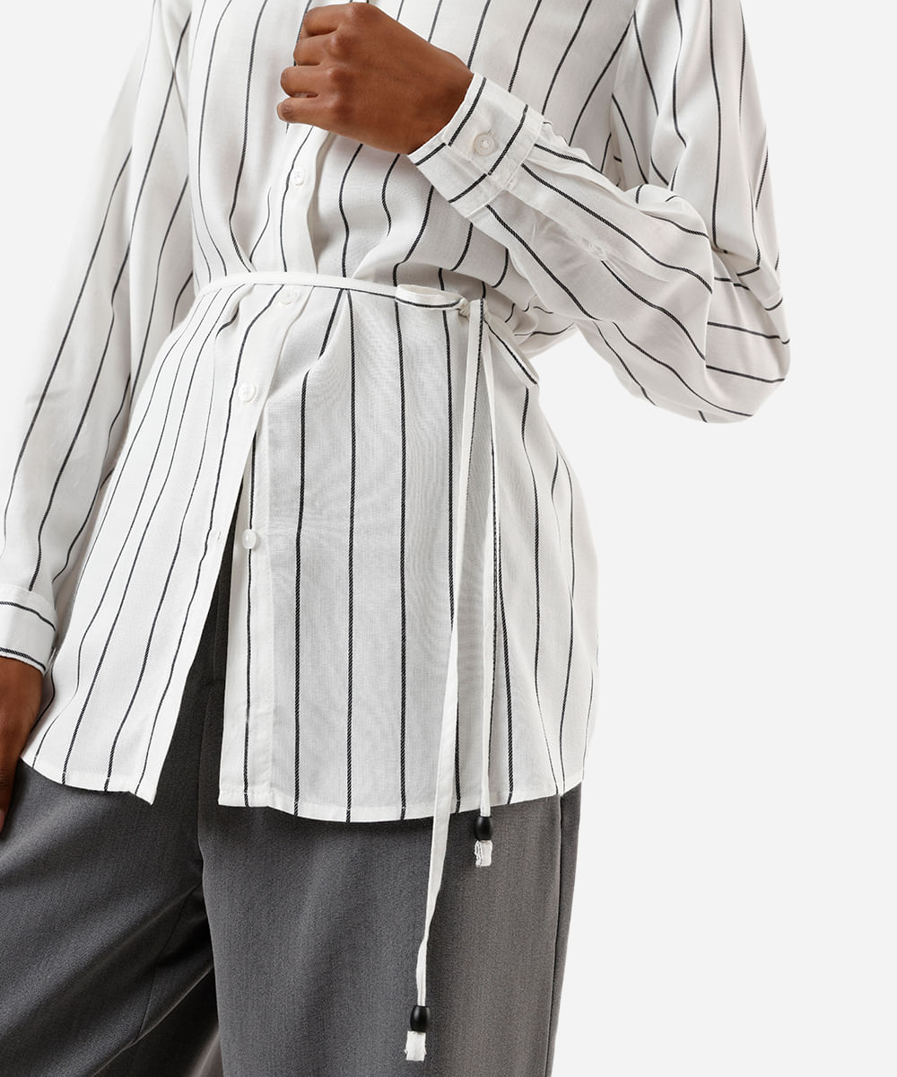 camisa alongada feminina de viscose com cordão listrada preta