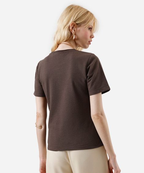 blusa feminina baby look texturizada manga curta marrom