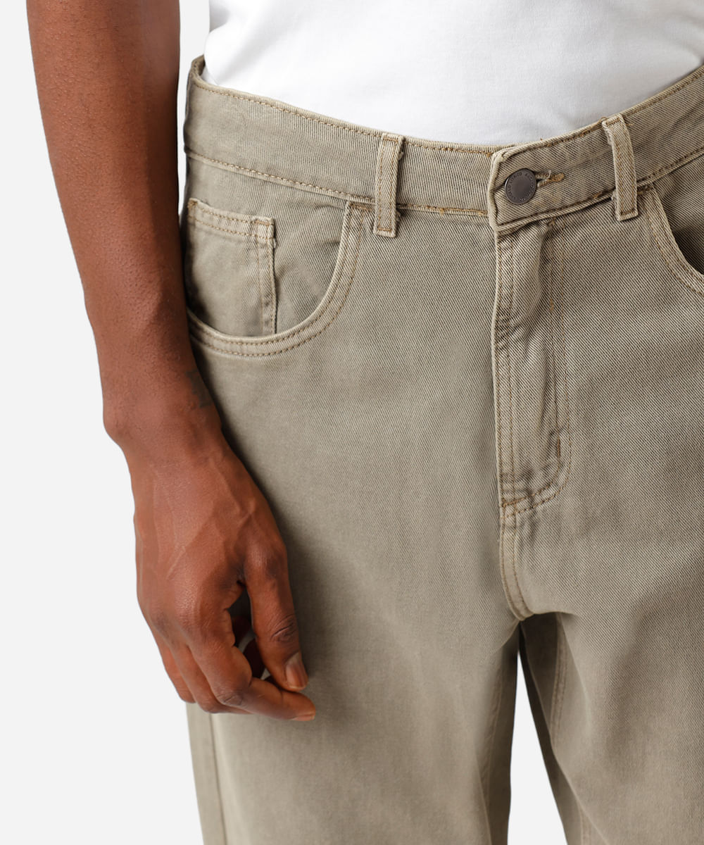 calça reta cropped masculina de sarja estonada bege